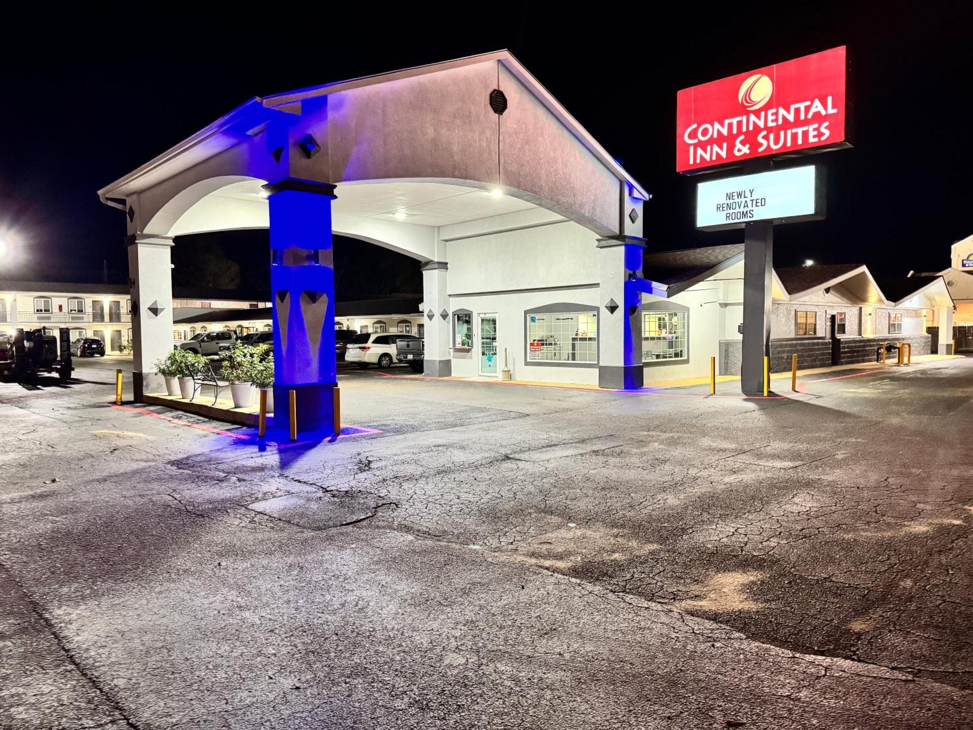 Continental Inn And Suites Nacogdoches Tx Sfa University Downtown Exterior photo