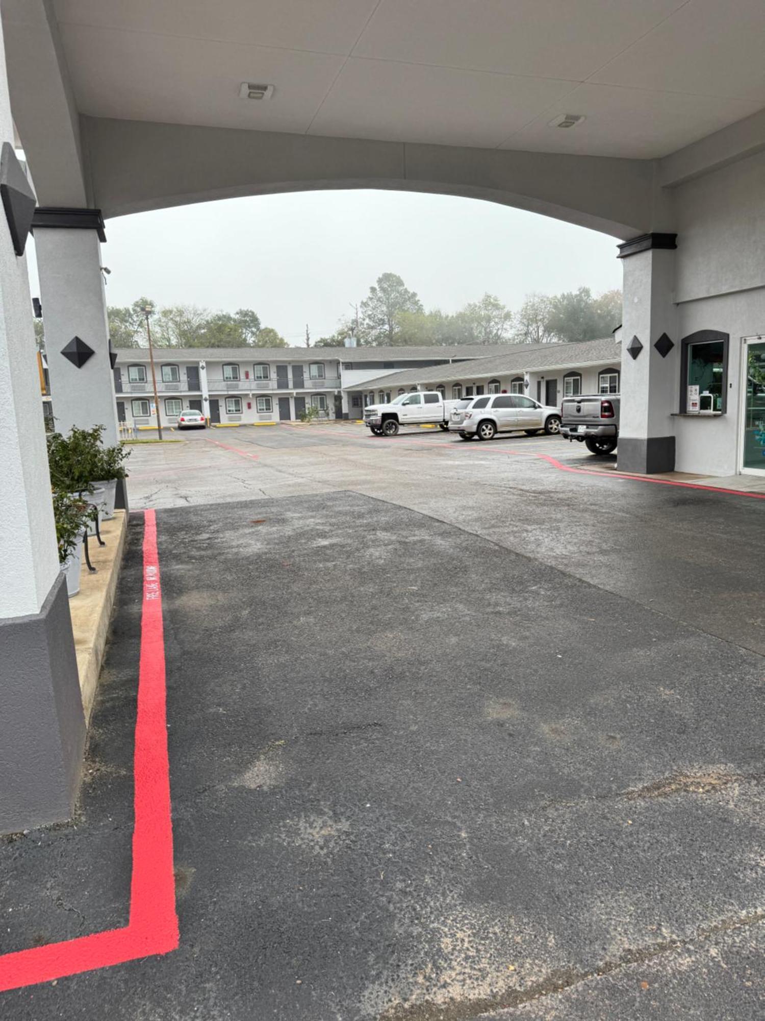 Continental Inn And Suites Nacogdoches Tx Sfa University Downtown Exterior photo
