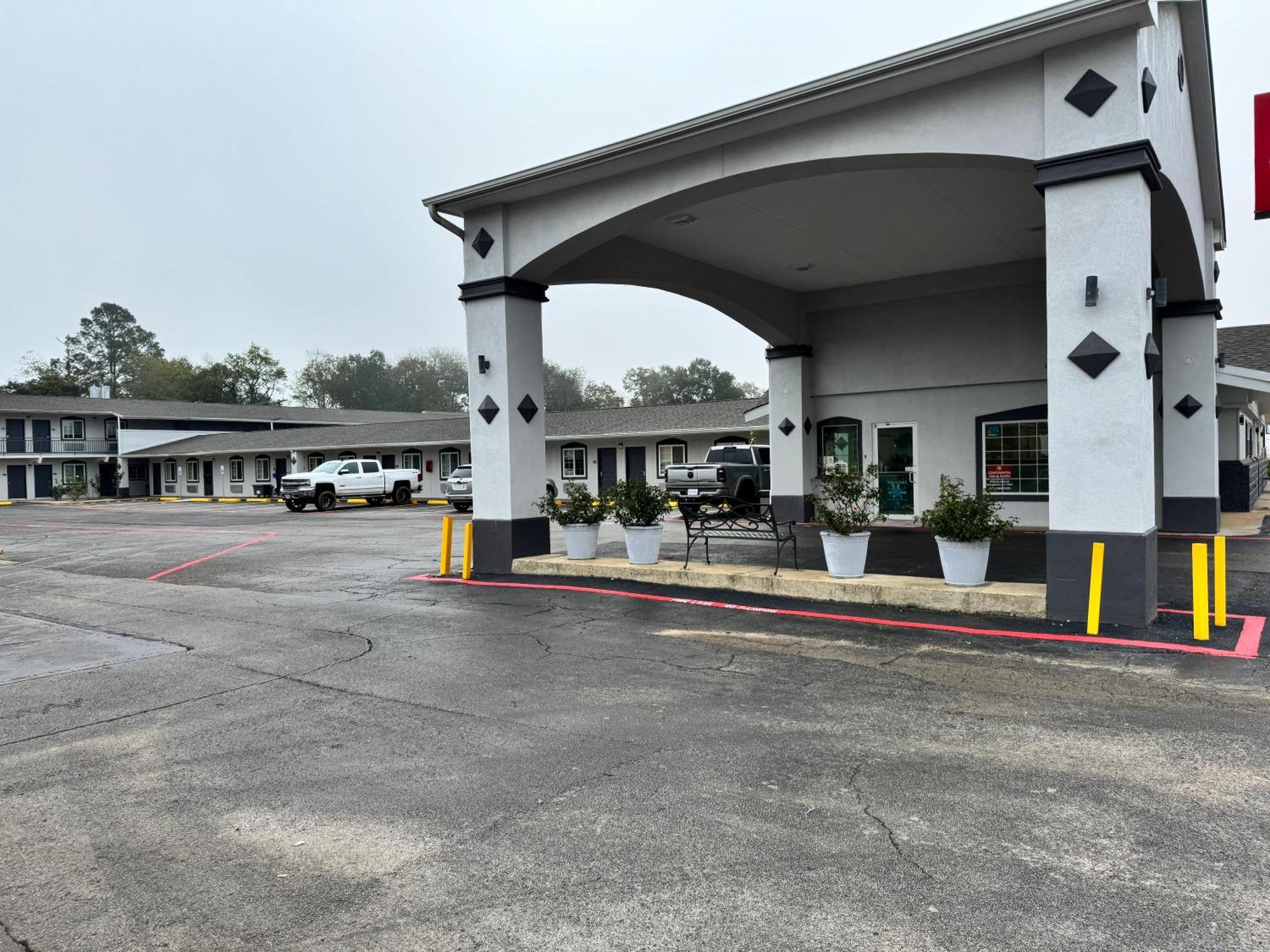 Continental Inn And Suites Nacogdoches Tx Sfa University Downtown Exterior photo