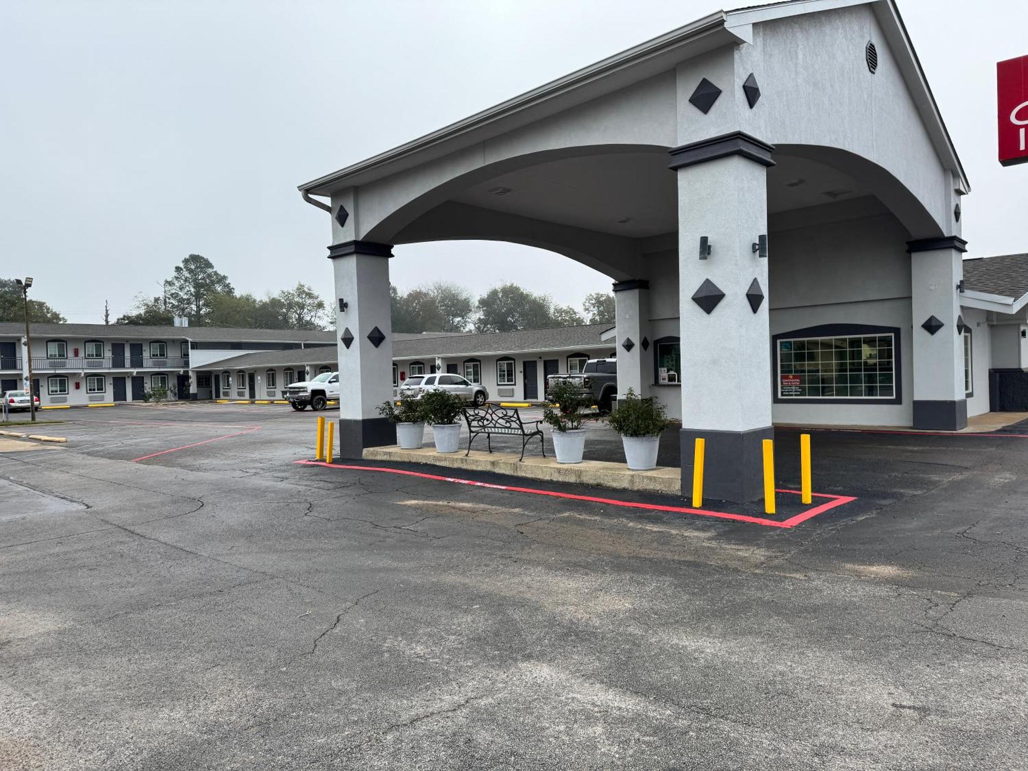 Continental Inn And Suites Nacogdoches Tx Sfa University Downtown Exterior photo