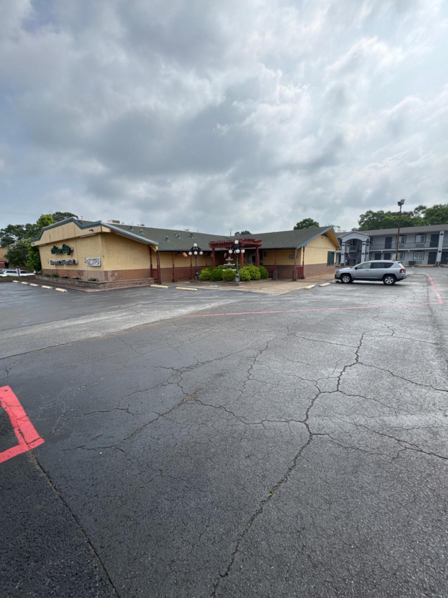 Continental Inn And Suites Nacogdoches Tx Sfa University Downtown Exterior photo