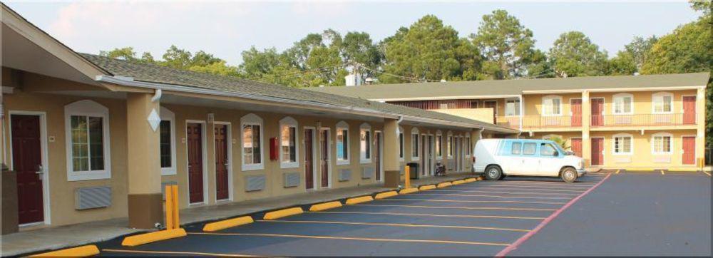 Continental Inn And Suites Nacogdoches Tx Sfa University Downtown Exterior photo
